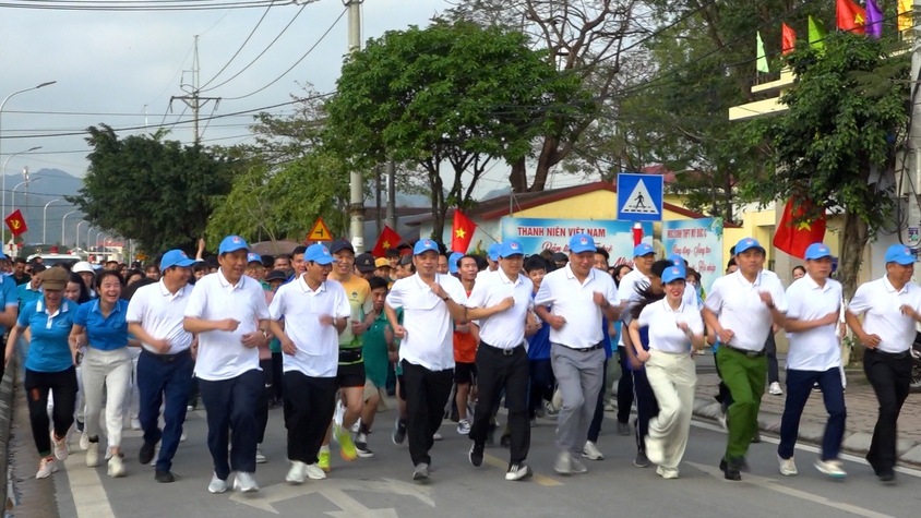 Xã Hương Sơn phát động Ngày chạy Olympic vì sức khoẻ toàn dân 

