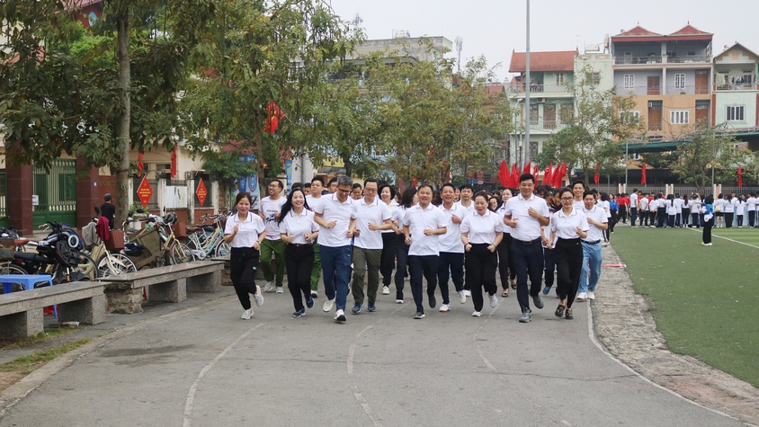 Quốc Oai sôi nổi Ngày chạy Olympic, phát động Giải chạy Hànộimới lần thứ 51