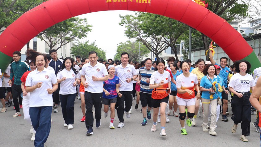 Phường Dương Nội tổ chức Lễ phát động Ngày chạy Olympic vì sức khỏe toàn dân và Giải chạy Hànộimới mở rộng lần Nhất - Vì hòa bình năm 2026
