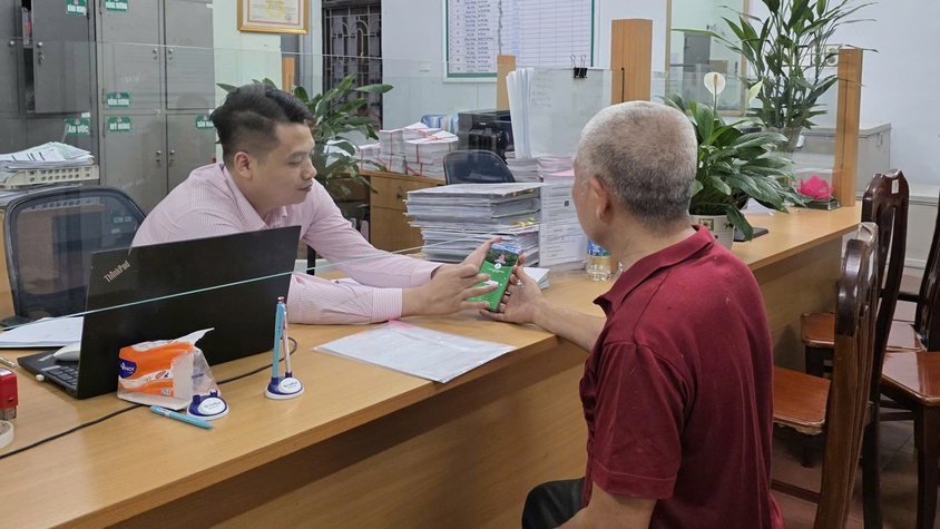 Phòng giao dịch NHCSXH Thanh Oai tích cực đẩy mạnh thực hiện công tác chuyển đổi số