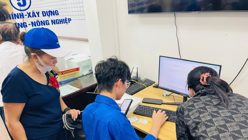 PHƯỜNG VĨNH TUY ĐẨY MẠNH CHUYỂN ĐỔI SỐ, HƯỚNG TỚI XÂY DỰNG CHÍNH QUYỀN SỐ HIỆN ĐẠI