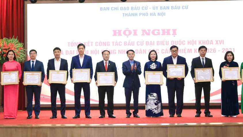 Đảng bộ, chính quyền và nhân dân xã Yên Xuân được Ban thường vụ Thành ủy Hà Nội tặng Bằng khen vì có thành tích xuất sắc trong công tác bầu cử đại biểu Quốc hội khóa XVI và đại biểu HĐND các cấp