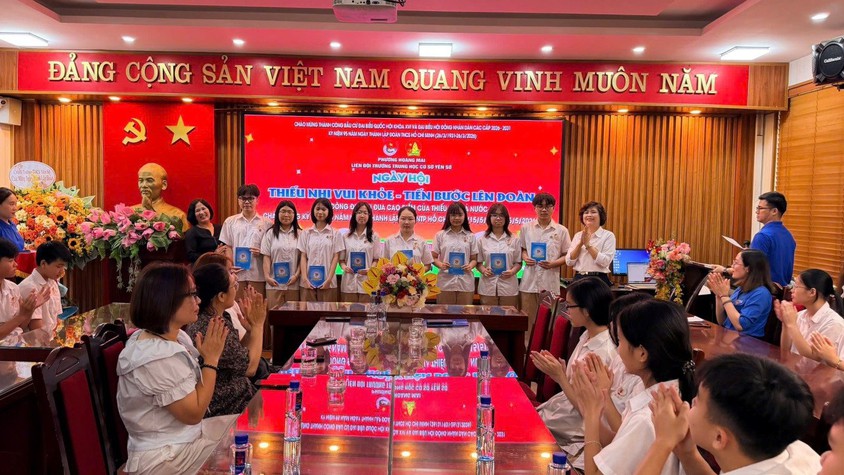 TRƯỜNG THCS YÊN SỞ TỔ CHỨC NGÀY HỘI 
THIẾU NHI VUI KHỎE – TIẾN BƯỚC LÊN ĐOÀN 
VÀ LỄ KẾT NẠP ĐOÀN CHO HỌC SINH ƯU TÚ KHỐI 9 