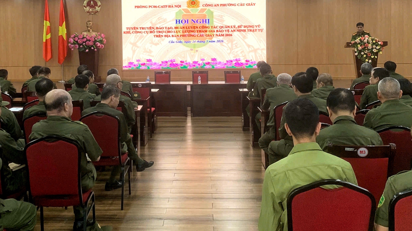 Công an phường Cầu Giấy tổ chức Hội nghị tuyên truyền, đào tạo, huấn luyện công tác quản lý, sử dụng vũ khí, công cụ hỗ trợ cho lực lượng tham gia bảo vệ ANTT trên địa bàn phường