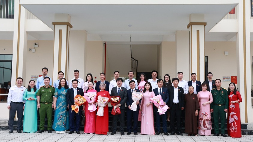 HĐND XÃ TRUNG GIÃ KHOÁ XXII TỔ CHỨC KỲ HỌP THỨ NHẤT KIỆN TOÀN CÁC CHỨC DANH LÃNH ĐẠO CHỦ CHỐT