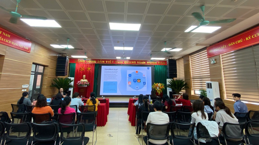 Phường Vĩnh Tuy triển khai thí điểm nền tảng HanoiWork - Bước tiến mới trong chuyển đổi số hành chính