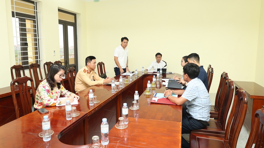 Đại Xuyên tổ chức hội nghị triển khai xóa bỏ các lối đi tự mở qua đường sắt,bảo đảm an toàn giao thông