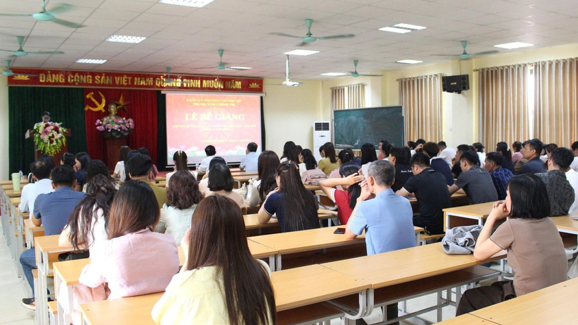 Trung tâm Chính trị phường Chương Mỹ bế giảng lớp bồi dưỡng lý luận chính trị cho đảng viên mới khóa I năm 2026