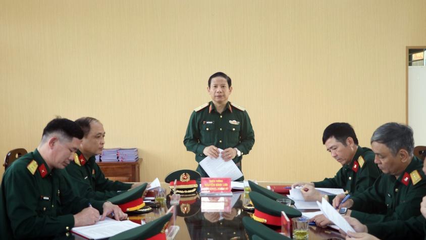 Đoàn công tác Bộ Tư lệnh Thủ đô Hà Nội kiểm tra tại Ban chỉ huy quân sự xã Trần Phú