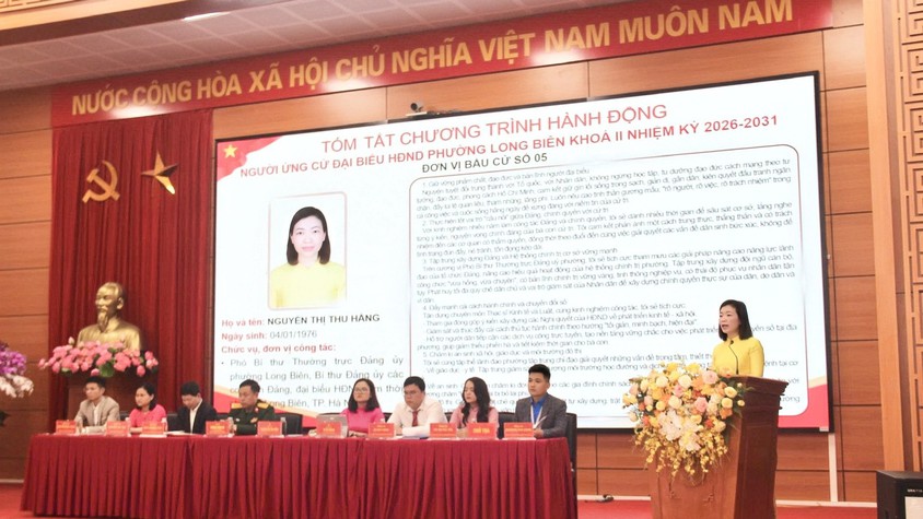 Ứng cử viên đại biểu HĐND phường Long Biên tiếp xúc cử tri tại đơn vị bầu cử số 05