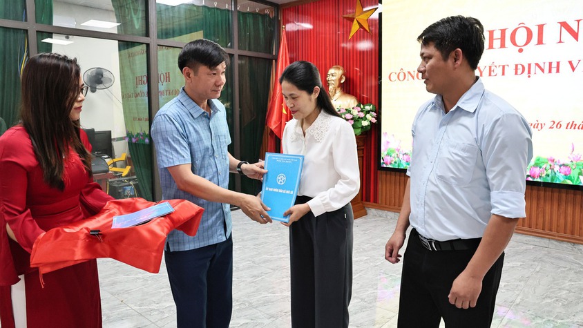 XÃ HÒA XÁ CÔNG BỐ QUYẾT ĐỊNH VỀ CÔNG TÁC CÁN BỘ 