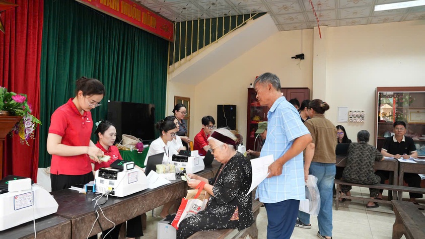 Xã Hồng Vân chi trả tiền bồi thường dự án khu đô thị thể thao Olympic