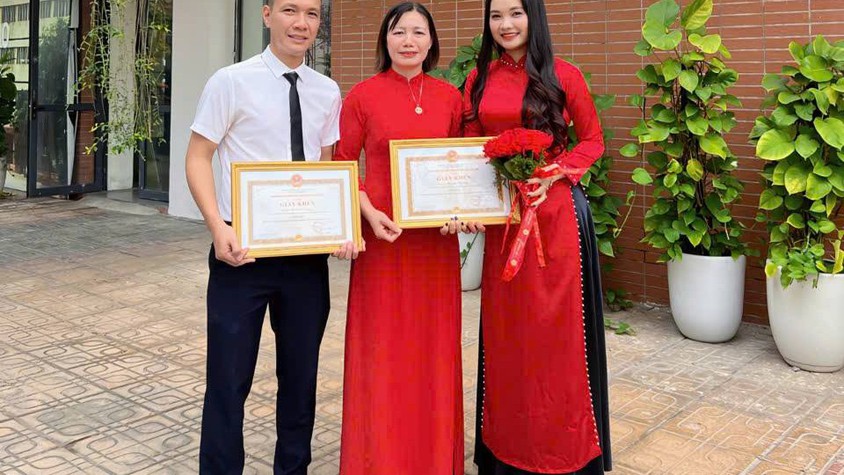 Cô giáo Nguyễn Thị Nga – giáo viên môn Giáo dục thể đạt Giải Ba tại Hội thi Giáo viên dạy giỏi cấp Tiểu học thành phố Hà Nội