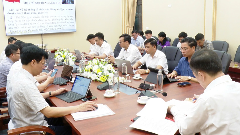 ỨNG HÒA THAM DỰ HỘI NGHỊ TOÀN QUỐC QUÁN TRIỆT, TRIỂN KHAI THỰC HIỆN NGHỊ QUYẾT TRUNG ƯƠNG 2 (KHÓA XIV).