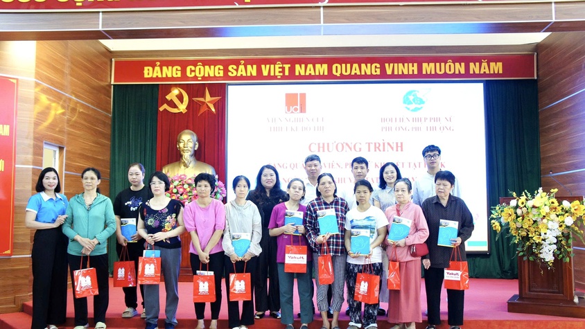 Phường Phú Thượng: Lan tỏa yêu thương qua chương trình trao quà phụ nữ khuyết tật nhân Ngày Người khuyết tật Việt Nam
