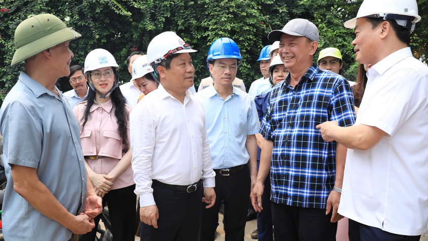 Chủ tịch Hà Nội Vũ Đại Thắng kiểm tra tiến độ hai dự án đầu tư xây dựng cầu Tứ Liên và cầu Trần Hưng Đạo