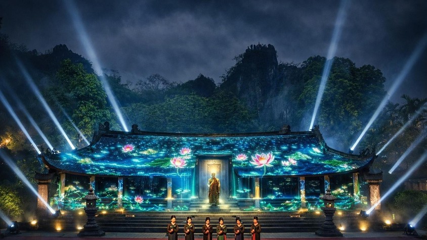 Lần đầu tiên trình diễn 3D Mapping tại Lễ hội Chùa Thầy: Công nghệ kể chuyện di sản bằng ánh sáng