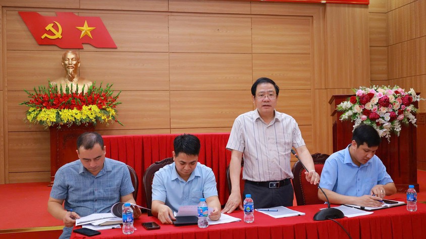 Đồng chí Nguyễn Ngọc Mạnh chủ trì hội nghị tháo gỡ khó khăn, vướng mắc trong bàn giao đất phục vụ cấp giấy chứng nhận quyền sử dụng đất cho các hộ di dân tại xã Suối Hai