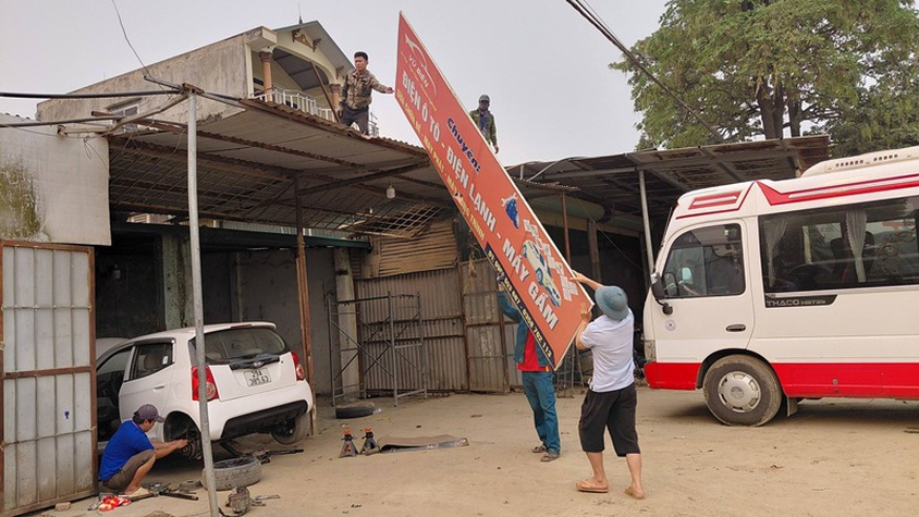 Nhiều hộ dân tại thôn Tiến Ân và thôn Tiên Trượng đã tích cực triển khai tháo dỡ công trình phục vụ dự án đường 6