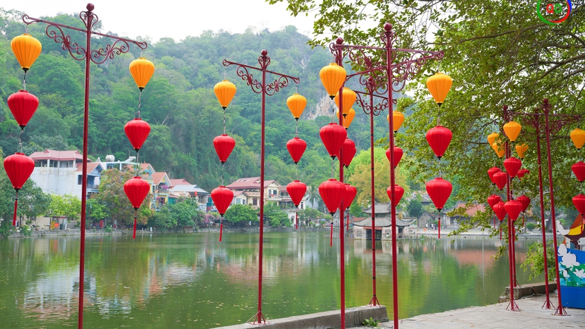 Phó Chủ tịch UBND xã Quốc Oai kiểm tra, đôn đốc công tác chuẩn bị Lễ hội Chùa Thầy năm 2026