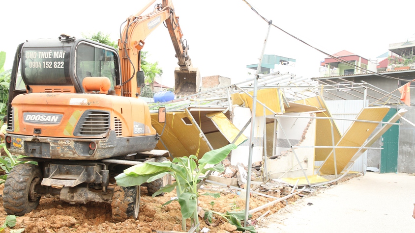 Phường Xuân Phương tổ chức cưỡng chế để thi hành biện pháp khắc phục hậu quả đối với công trình vi phạm đất đai