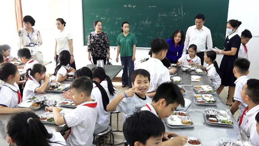 Kiểm tra công tác giết mổ, vệ sinh thú y tại Công ty TNHH Minh Hiền; Công ty cổ phần nông nghiệp BAF Việt Nam; bữa ăn bán trú tại trường tiểu học Thanh Cao