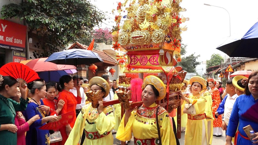 Nghi thức tiếp nhận mã - điểm nhấn văn hóa tâm linh tại Lễ hội Bình Đà