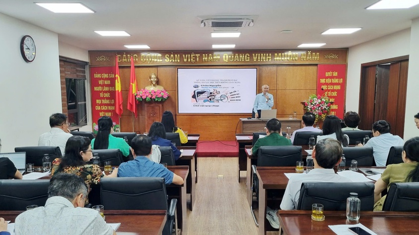 Nâng cao kỹ năng viết chính luận bảo vệ nền tảng tư tưởng của Đảng