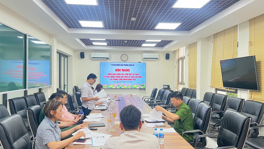 Phường Hồng Hà tổ chức hội nghị triển khai công tác phối hợp tổ chức lễ phát động tháng an toàn vệ sinh lao động và tháng công nhân năm 2026