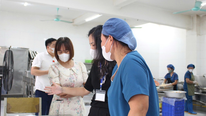 Nguồn thực phẩm cung cấp vào 06 trường Tiểu học của phường Chương Mỹ đều được kiểm soát hàng ngày