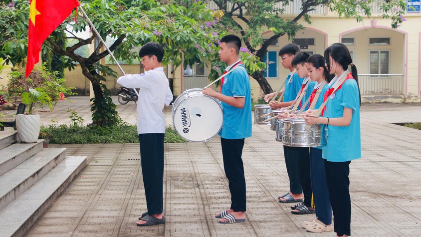 HỘI CỰU CHIẾN BINH XÃ PHÚC SƠN TỔ CHỨC TUYÊN TRUYỀN GIÁO DỤC TRUYỀN THỐNG CÁCH MẠNG TẠI TRƯỜNG THCS BỘT XUYÊN.