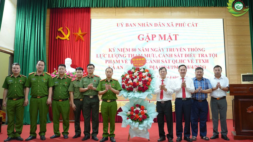 Phú Cát gặp mặt kỷ niệm 80 năm ngày truyền thống các lực lượng trong Công an nhân dân