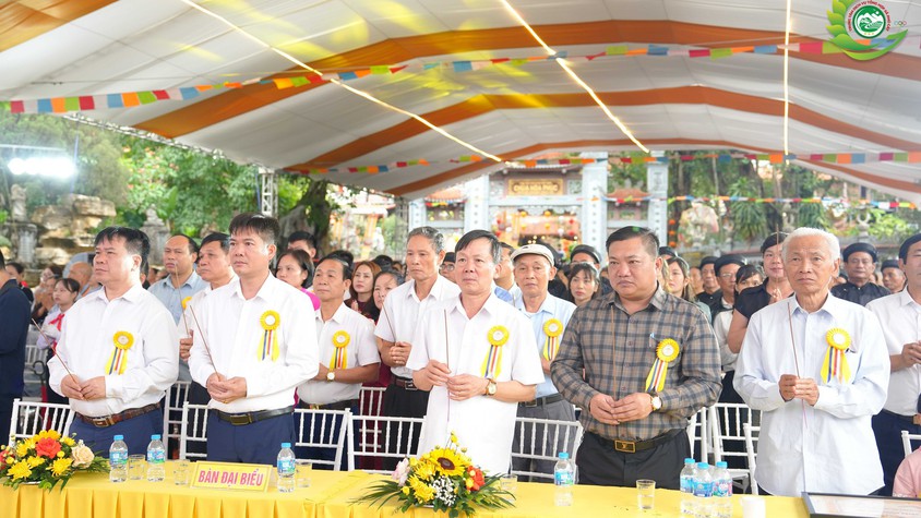 TÙNG LÂM HÒA PHÚC: TRANG TRỌNG ĐẠI LỄ KỶ NIỆM 30 NĂM RƯỚC PHẬT TRUYỀN THỐNG VÀ 20 NĂM THƯỢNG TỌA TRỤ TRÌ CHẤP CẢNH