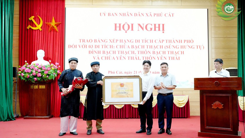 Phú Cát tăng cường quản lý, phát huy giá trị di tích; trao Bằng xếp hạng di tích cấp Thành phố cho 03 di tích tiêu biểu