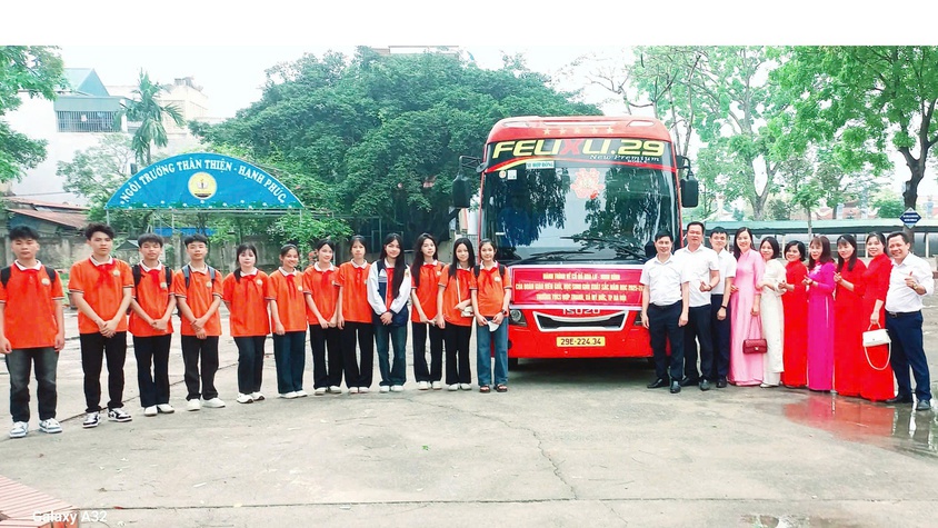 Trường THCS Hợp Thanh thưởng chuyến hành trình về Cố Đô Hoa Lư  cho học sinh giỏi xuất sắc.