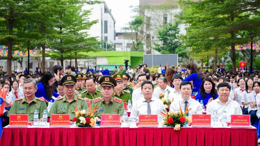 Công an Thành phố Hà Nội tổ chức chương trình giáo dục pháp luật: 