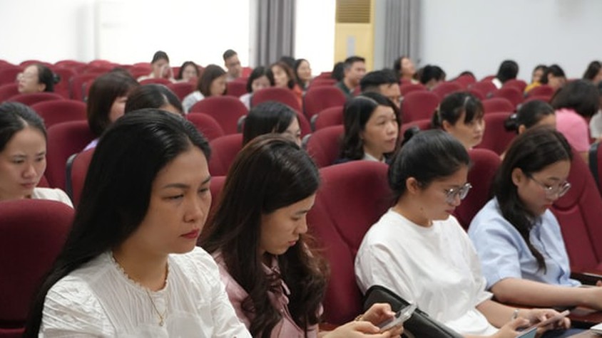 Phường Phú Diễn tập huấn AI cho 130 giáo viên THCS