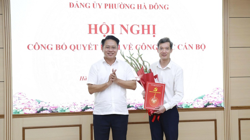 Phường Hà Đông công bố các quyết định về công tác cán bộ