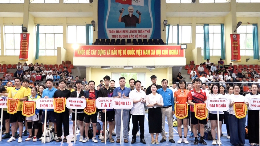 Xã Mỹ Đức sổi nổi giải thi đấu cầu lông - kéo co và hưởng ứng “ Tháng công nhân” năm 2026