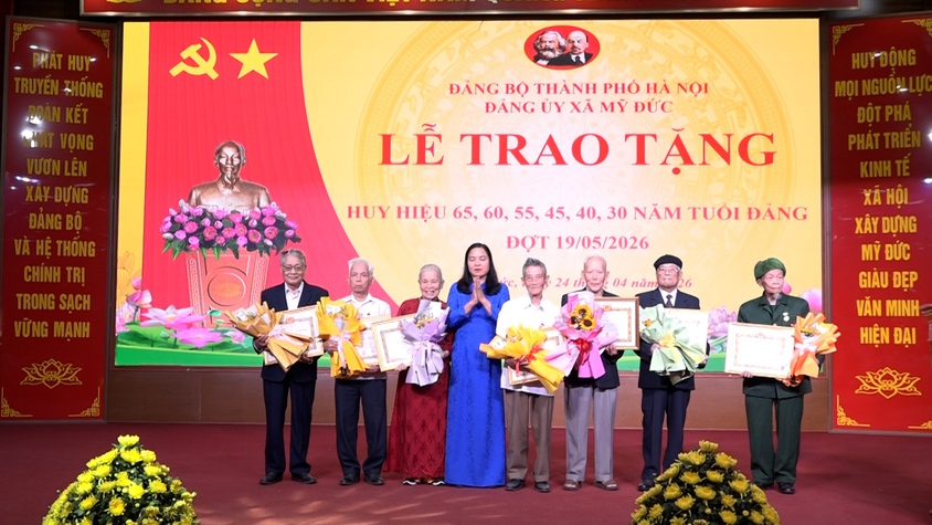 Đảng ủy xã Mỹ Đức trao tặng Huy hiệu Đảng đợt 19/5; tập huấn kỹ năng, nghiệp vụ thu, nộp quản lý đảng phí và sử dụng Hệ thống thông tin giải quyết thủ tục hành chính của Đảng