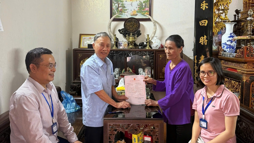 Tổ xung kích số 07: Chủ động, tận tâm, linh hoạt mang dịch vụ công đến với người cao tuổi