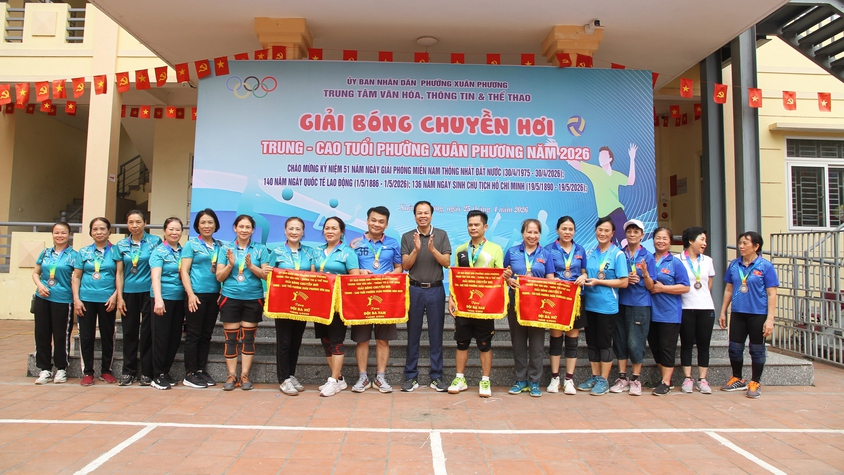 Sôi nổi giải Giải bóng chuyền hơi trung, cao tuổi phường Xuân Phương năm 2026