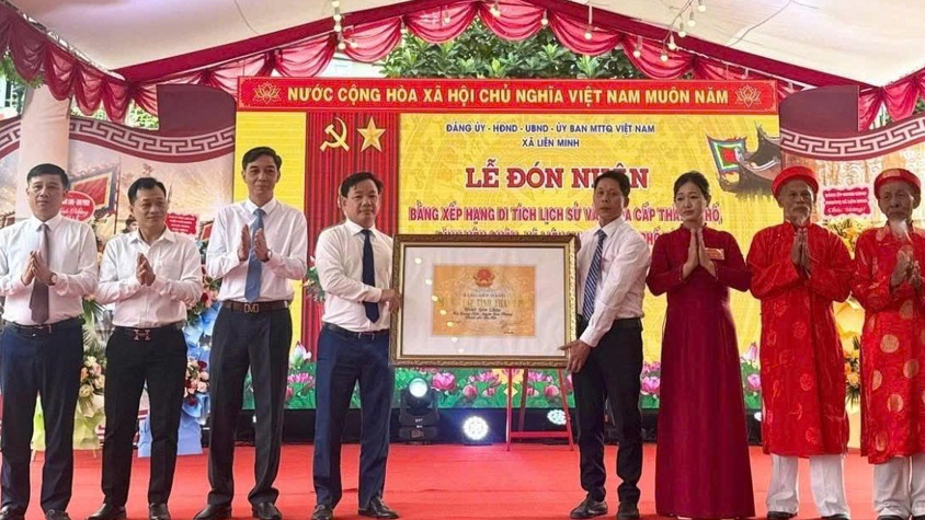 Lễ đón Bằng di tích Lịch sử - văn hóa cấp Thành phố đình Yên Châu