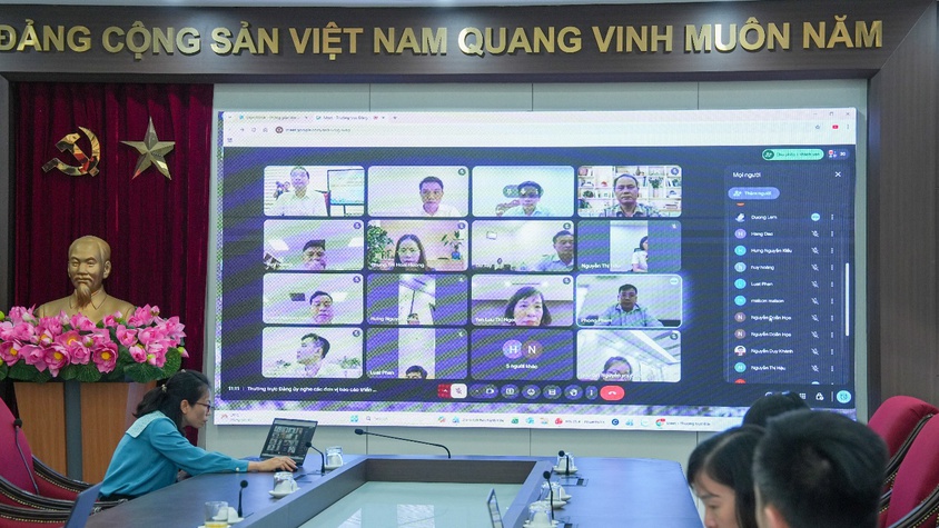 Đảng ủy xã tổ chức Hội nghị Thường trực Đảng ủy nghe các đơn vị báo cáo về việc triển khai phần mềm HanoiWork và việc cập nhật các nhiệm vụ trên hệ thống