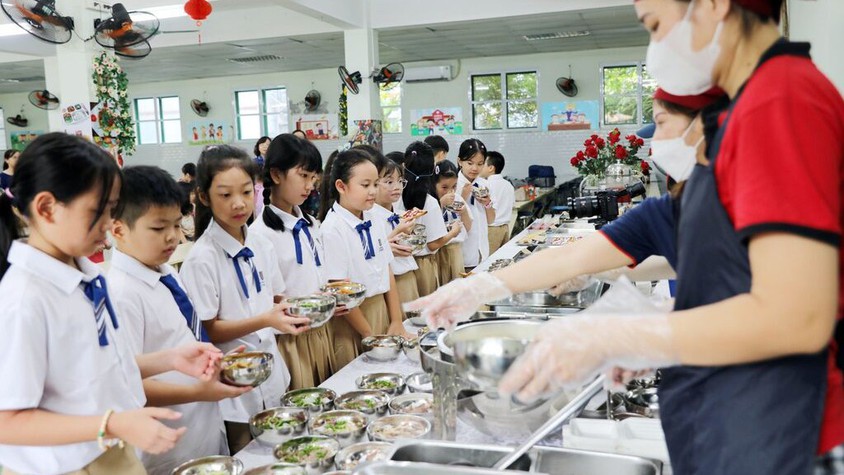 Tăng cường kiểm soát bữa ăn học đường – Bảo đảm sức khỏe học sinh