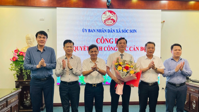 XÃ SÓC SƠN: CÔNG BỐ VÀ TRAO QUYẾT ĐỊNH BỔ NHIỆM ĐỒNG CHÍ NGUYỄN THẠCH BỈNH GIỮ CHỨC VỤ TRƯỞNG PHÒNG KINH TẾ.