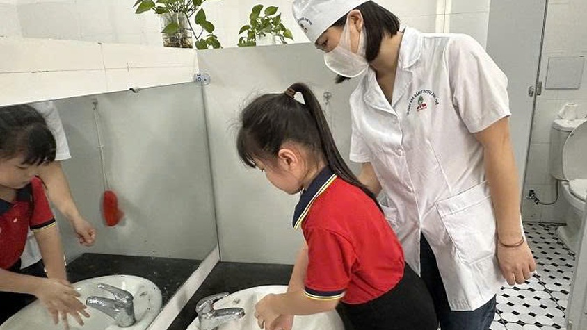 PHƯỜNG PHƯƠNG LIỆT: SIẾT CHẶT GIÁM SÁT Y TẾ TRƯỜNG HỌC NĂM HỌC 2025 - 2026