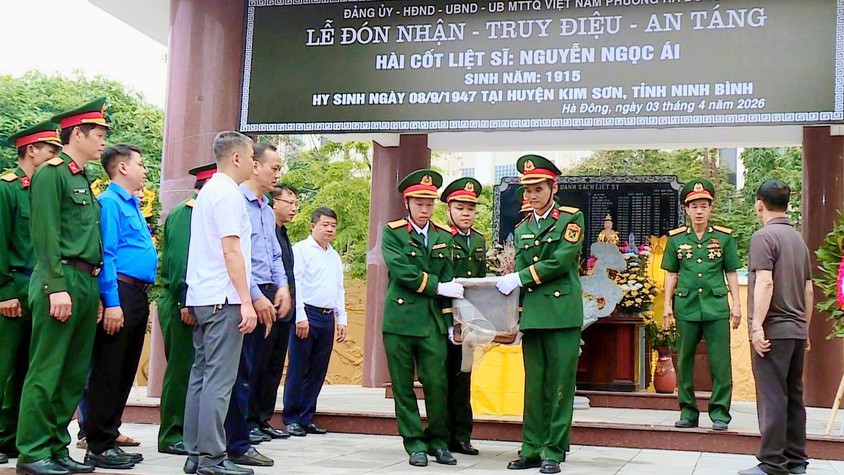 Hà Đông: Tổ chức lễ an táng, truy điệu hài cốt liệt sĩ Nguyễn Ngọc Ái trang nghiêm, xúc động
