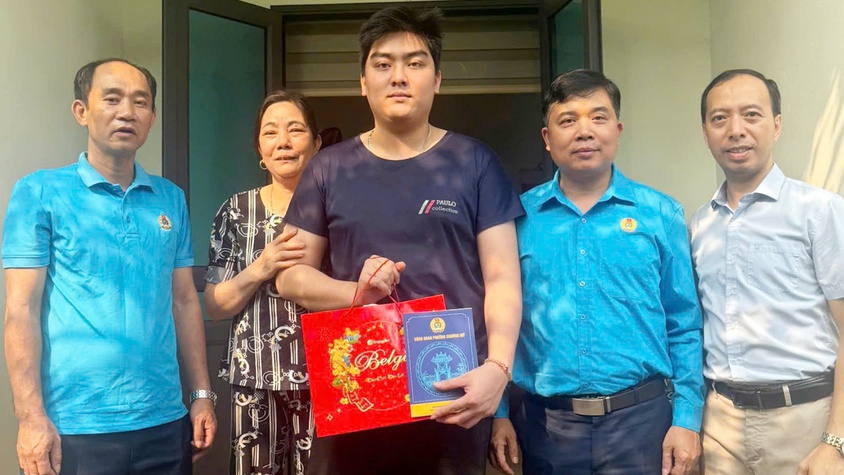 Công đoàn phường Chương Mỹ thăm hỏi, hỗ trợ đoàn viên bị tai nạn lao động 
