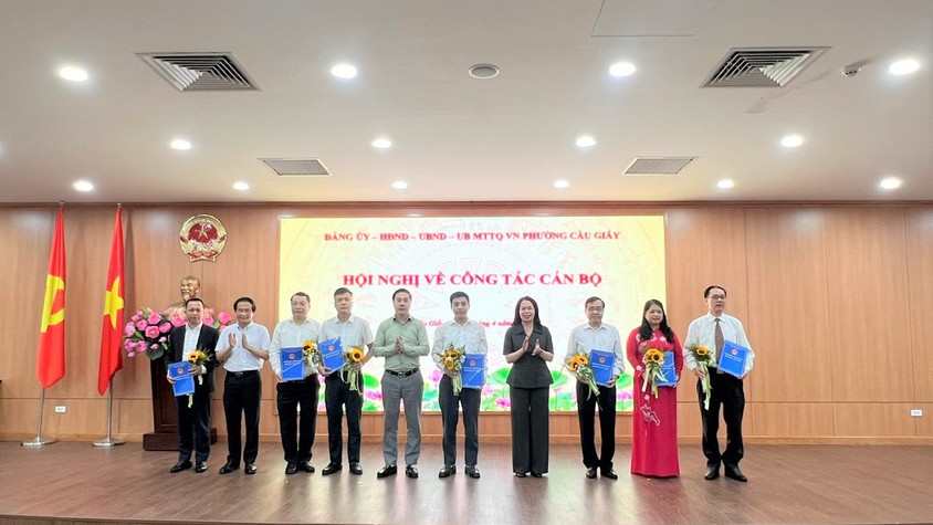 THƯỜNG TRỰC HĐND PHƯỜNG CẦU GIẤY CÔNG BỐ NGHỊ QUYẾT KIỆN TOÀN NHÂN SỰ CÁC BAN HĐND NHIỆM KỲ 2026 - 2031